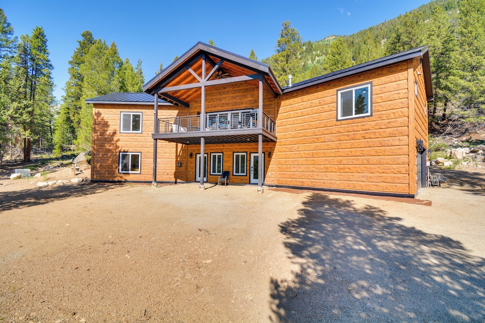 2 Mi to Lake: Stunning Twin Lakes Home w/ Deck view 3