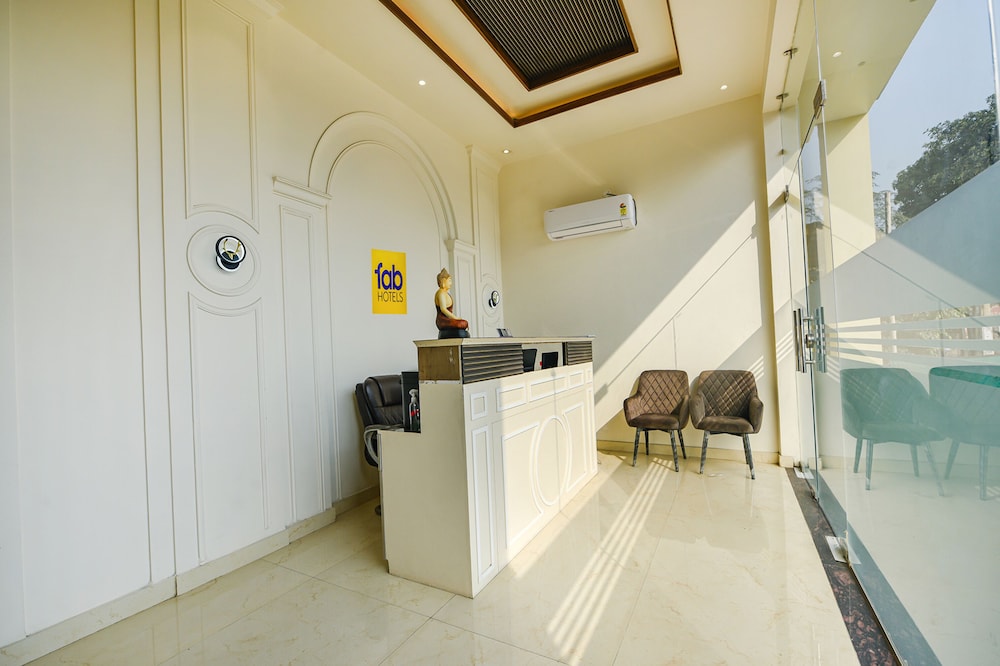 Fabhotel K9 Royal