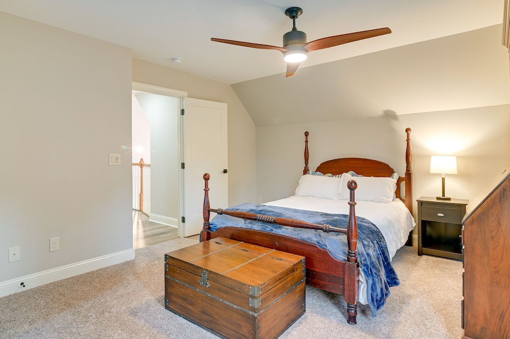 Expansive Georgetown Home w/ Decks & Fire Pit! view 4