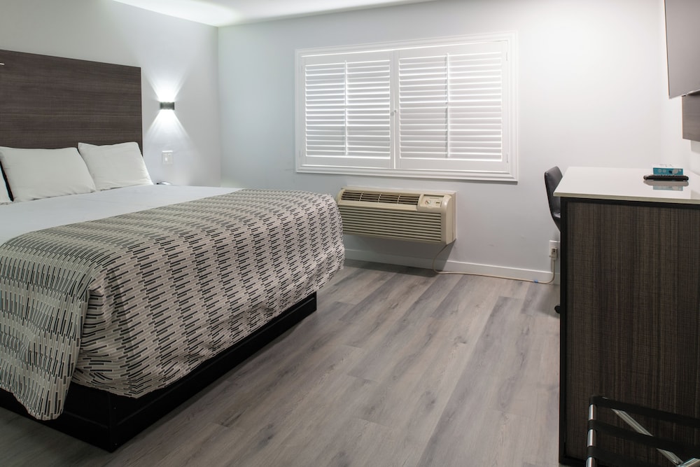 Beach Inn - A Huntington Beach Motel