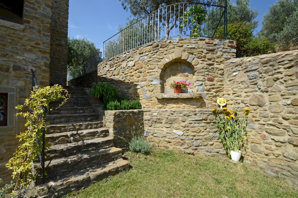 Photo 33