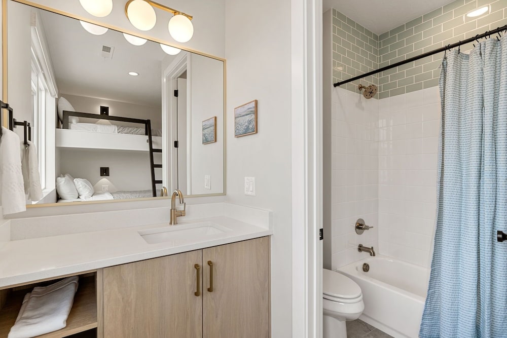 Weekend Vibes 5 Bedroom Townhouse