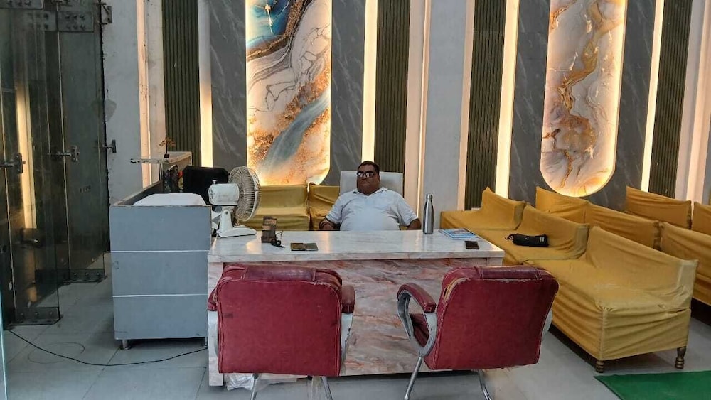 J.R Palace Hotel & Banquet