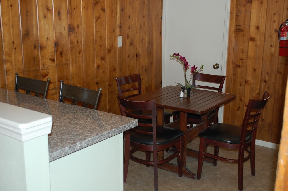 Bishop Vacations - El Rancho Motel - Property Image 50