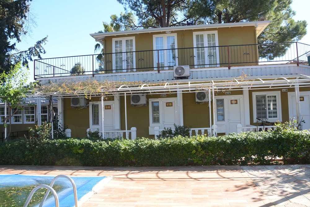 Hotel Berg Hotel - Image 1