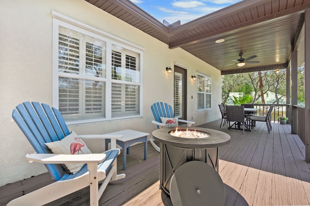 Pool Hot Tub Dock Walk to Beach Beach Gear