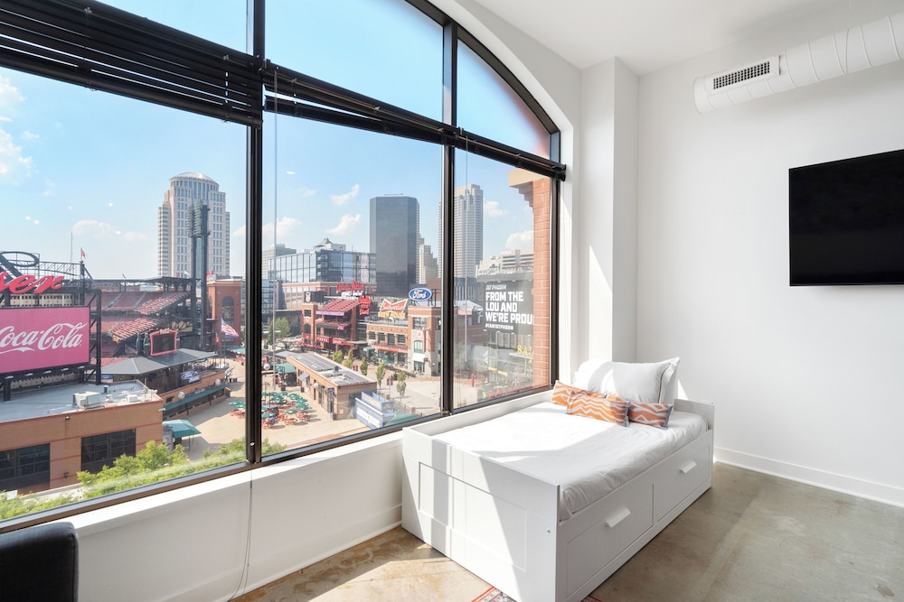 Ballpark Luxury Loft Steps from Arch