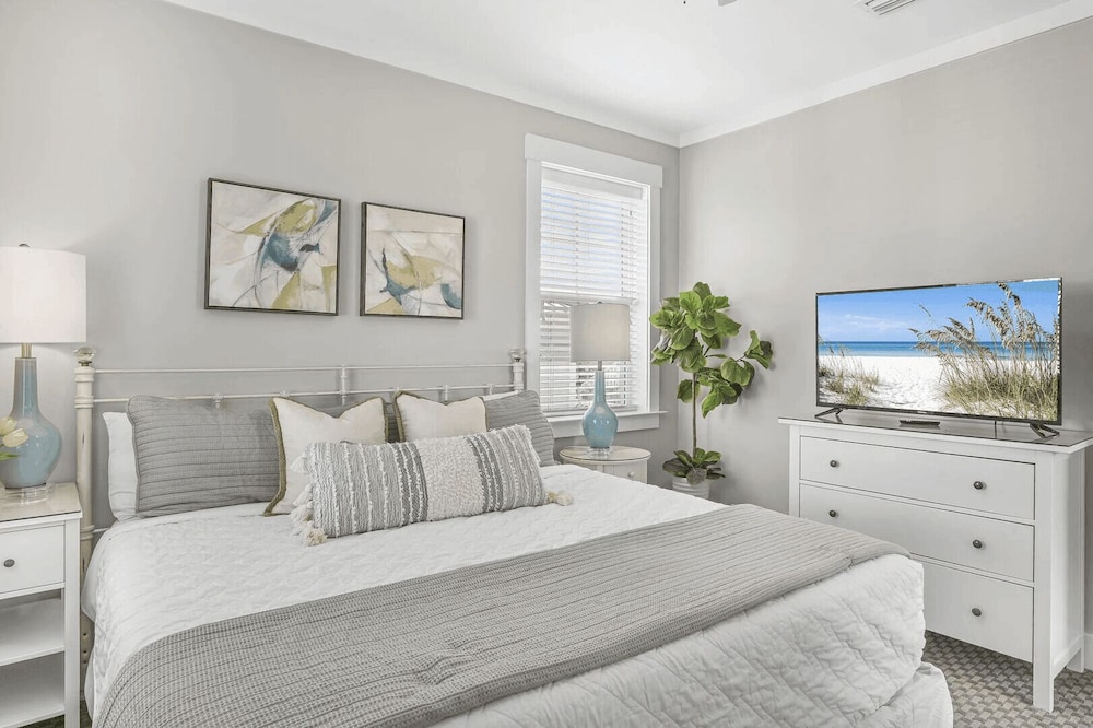 30A Emerald Waters by Avantstay Pool + Bikes + Bonfires