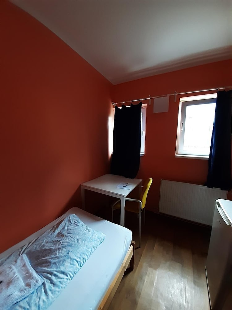 2-Rent Group Hostel Rooms&Apartments TUB19A