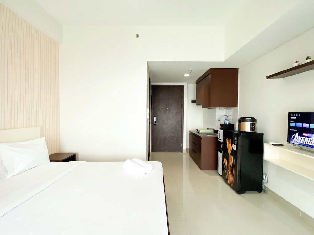Homey And Nice Studio At Lrt City Bekasi Apartment