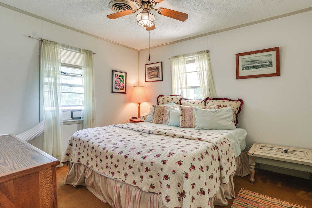 Walk to Marina: Family Home w/ Yard in Kingston
