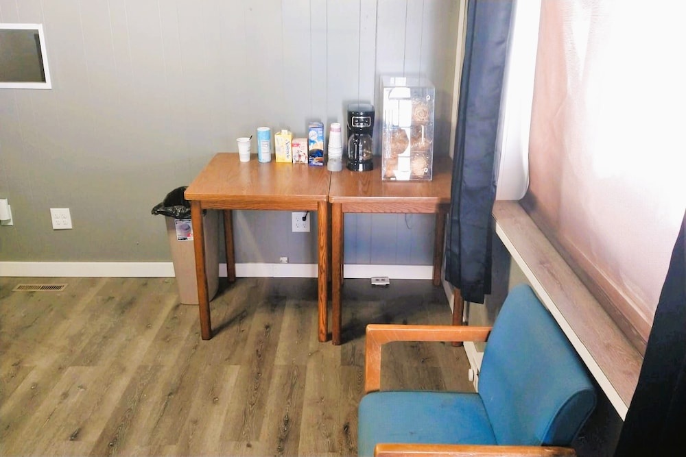 Riverton Vacations - Love Hotels Desert Inn  RV by OYO at Boysen Wind River WY - Property Image 3