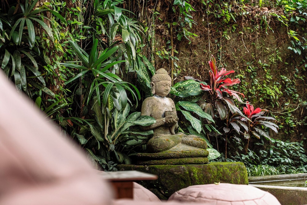 Barong Retreat Villa Ubud with Hammock Terrace, Garden & Koi Pond