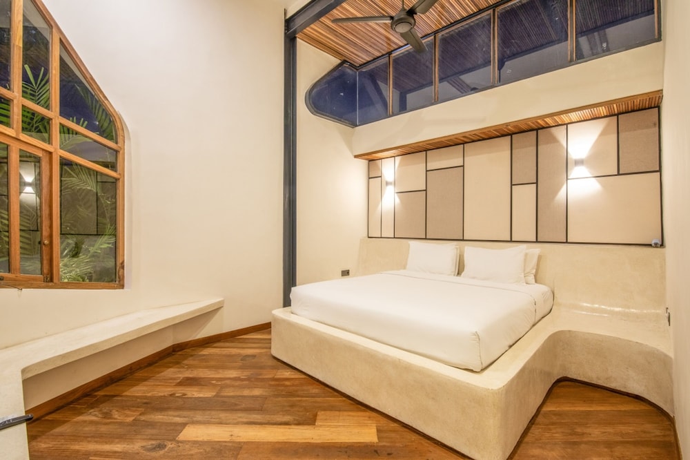 BAZ Villa 13 Studio 3 Opulent 1-br Loft With Art Deco Shared Pool