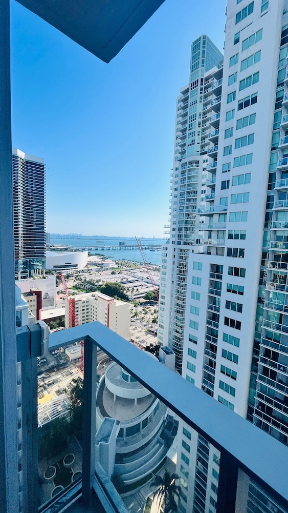 30th-floor Studio Gym Pool Sky Lounge