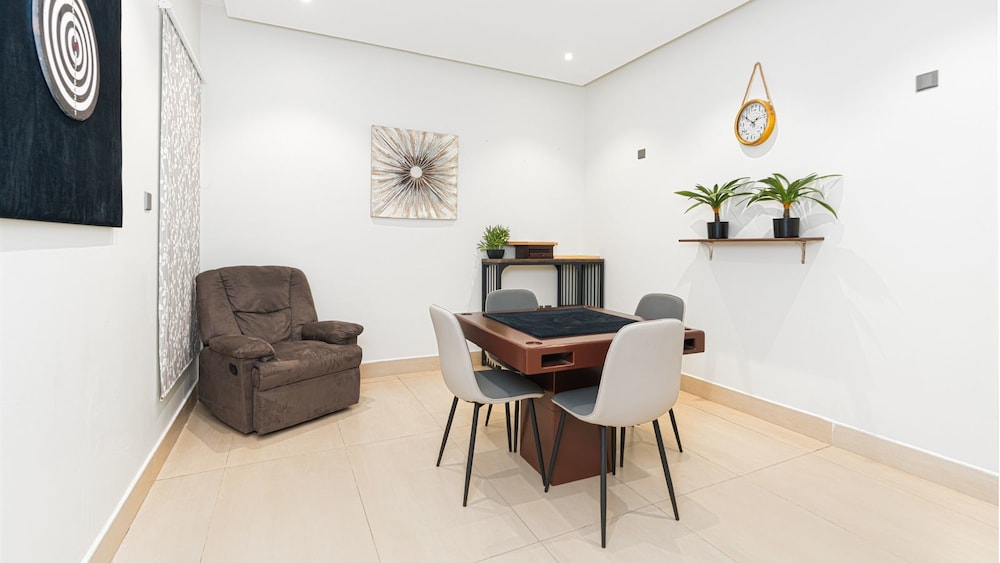 Stylish& Modern Apartment in Alwadi