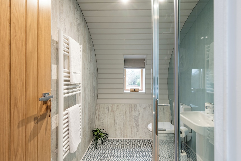 Sustainable Pod on Old Chalford Farm