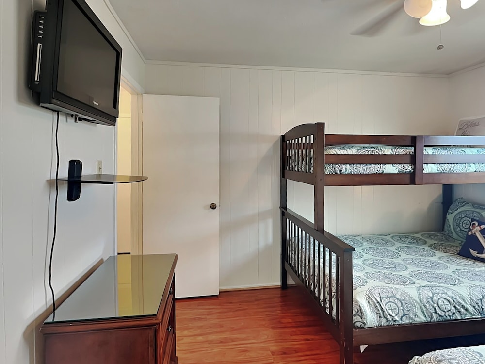 John Silver Cottage by Ryson Vacation Rentals