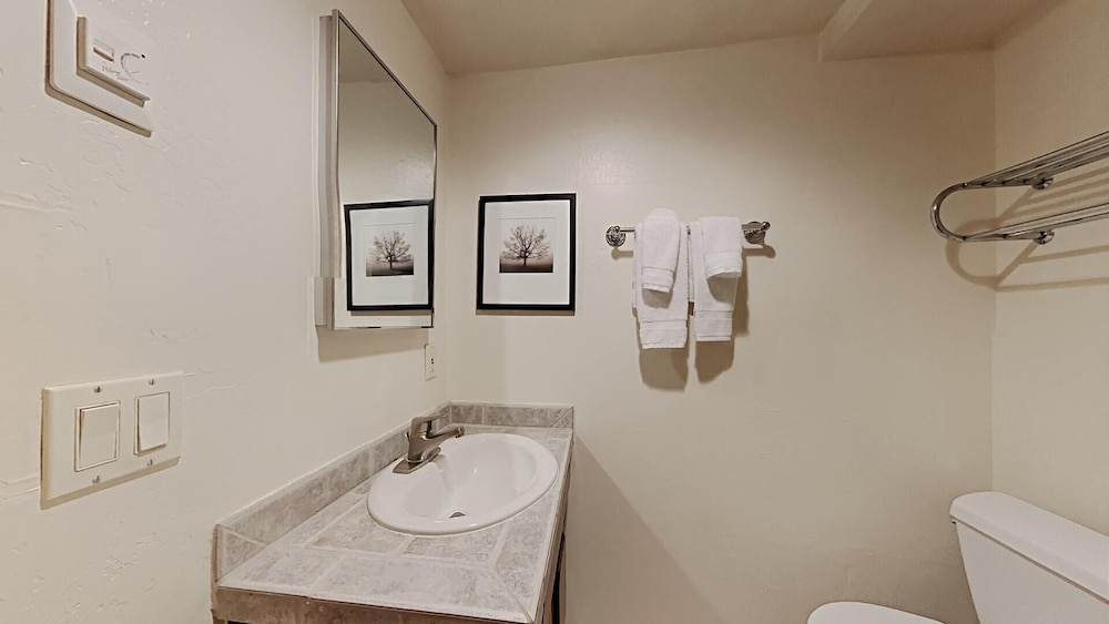 3 Outdoor Spas, Pool, Sauna and Free WiFi and Parking - Unit 531 at 1849 Condos - Slopeside by RedAwning