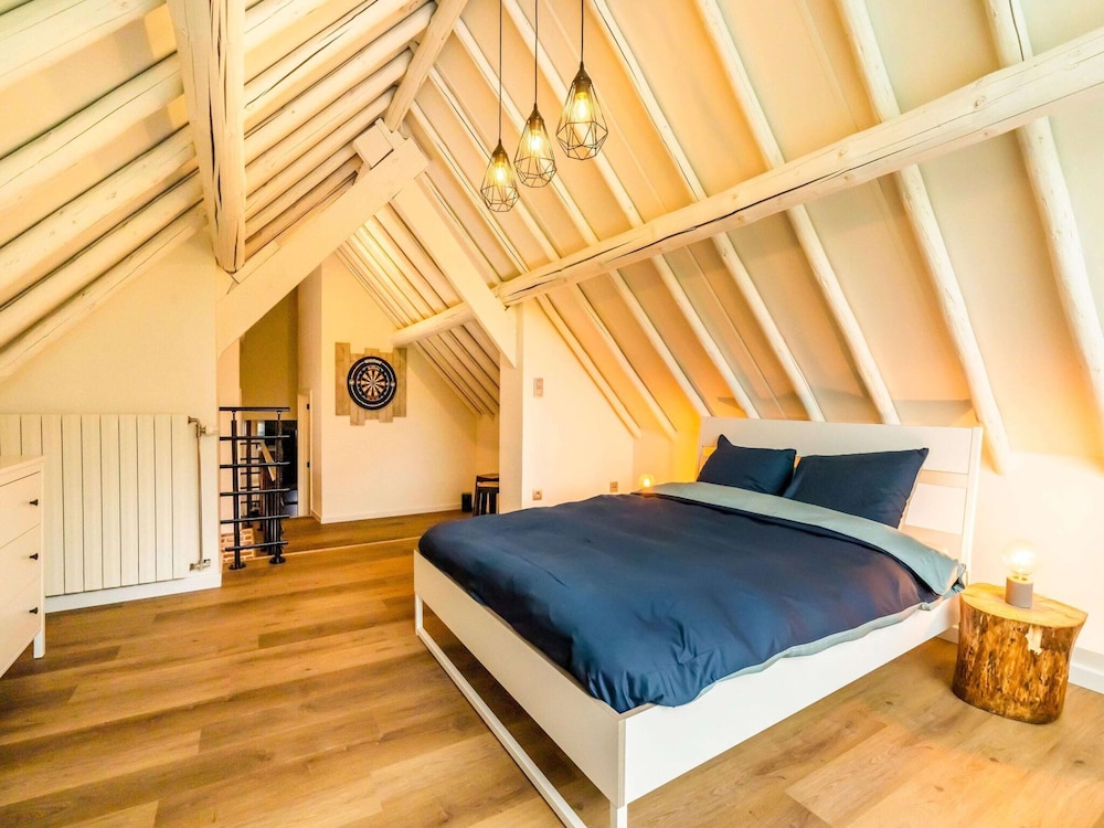 Lush Holiday Home in Vlaanderen With Private Pool