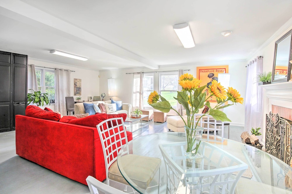 Easton Vacations - Elegant Connecticut Home: Fireplaces, Pet Friendly - Property Image 17