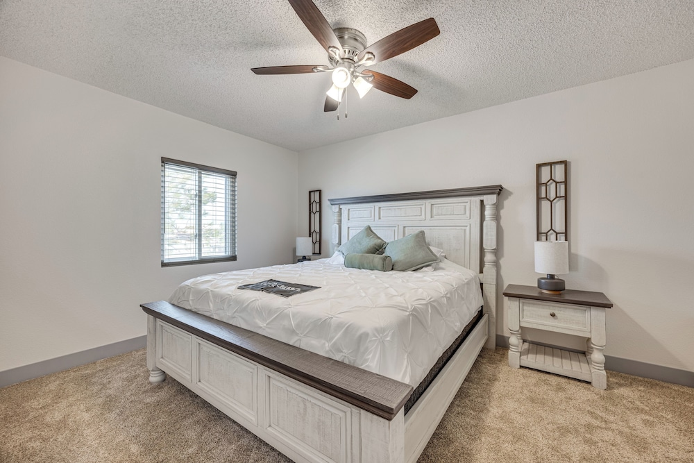 16 Mi to Paint Mines: Spacious Simla Home!