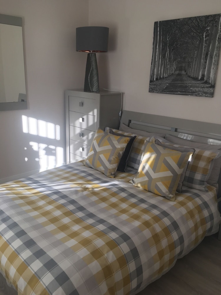 Rose Cottage Captivating 1-bed Cottage in Bangor view 2