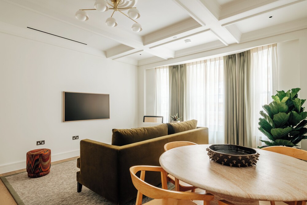 Claridge House by SLO