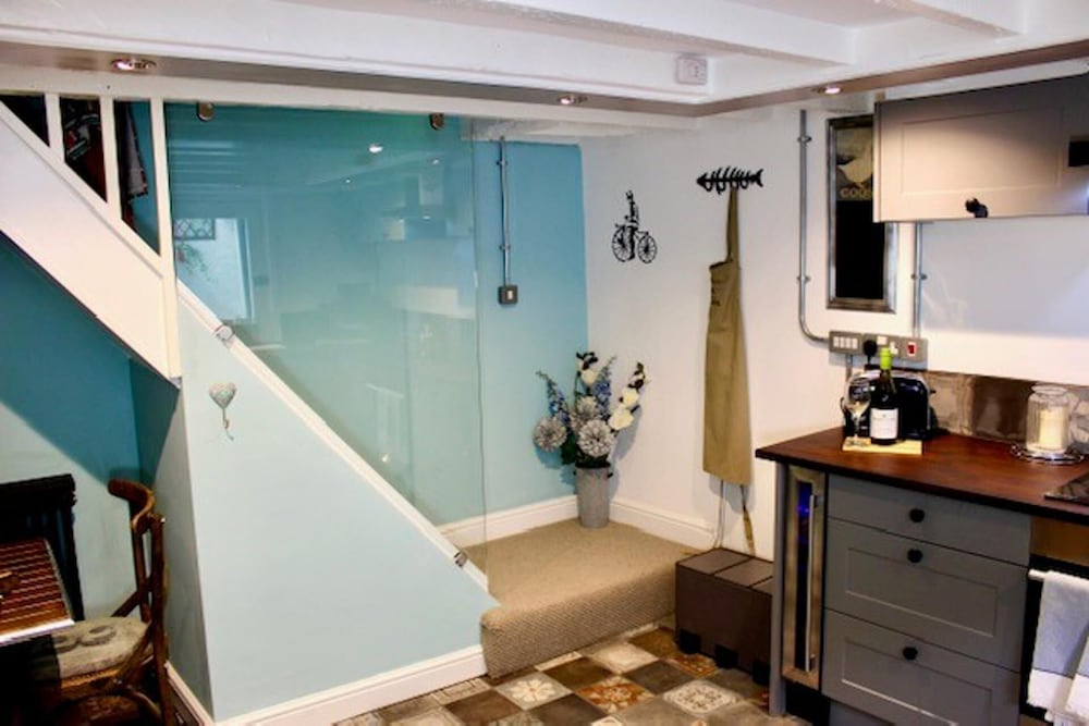 Boutique Fisherman's Grade II Listed Cottage view 2