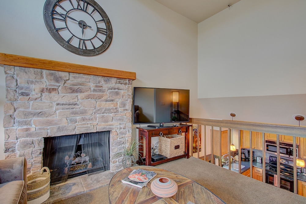 Quittin Time Townhouse Peaceful Mountain Ski-in-ski-out Retreat Close to Town