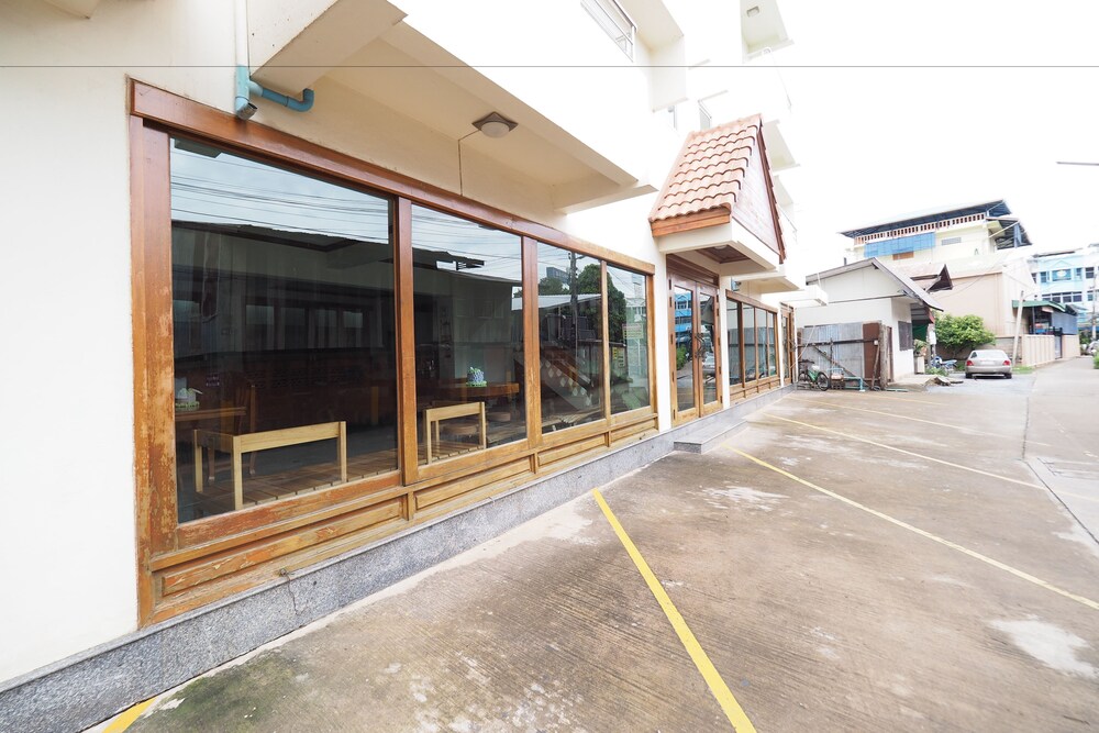 Fah Place Hotel