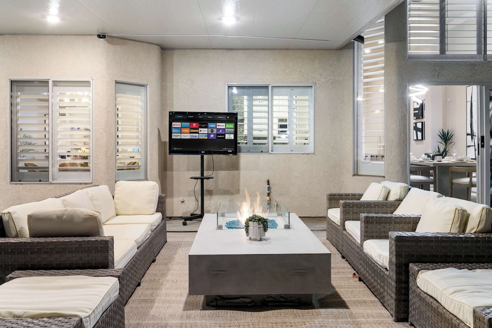 Luxury Pool Home w Theater Games & Mountain View