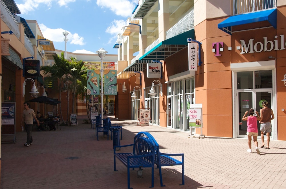 Bahama Beach Club of Pompano