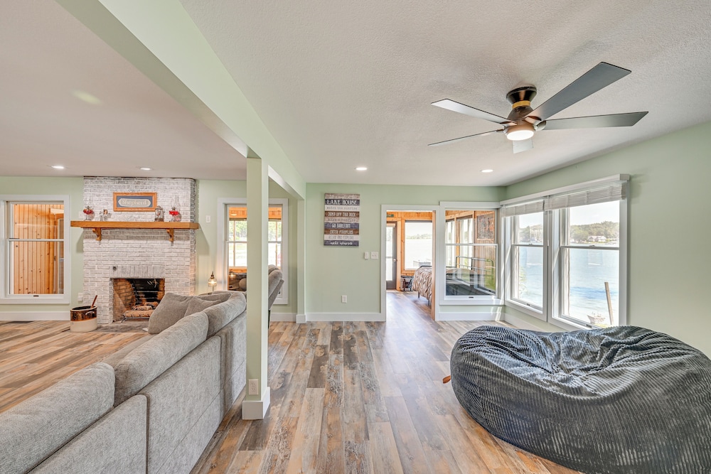 Private Indoor Hot Tub: Fish & Boat on Sylvan Lake