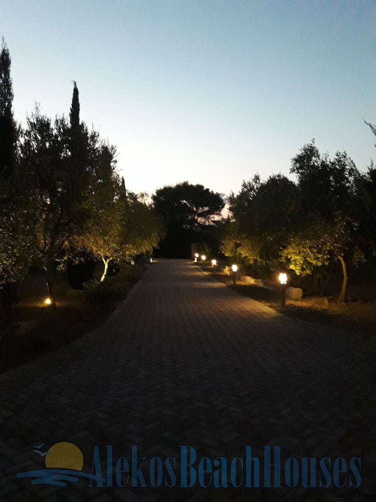 Alekos Beach Houses - Natura Gialla