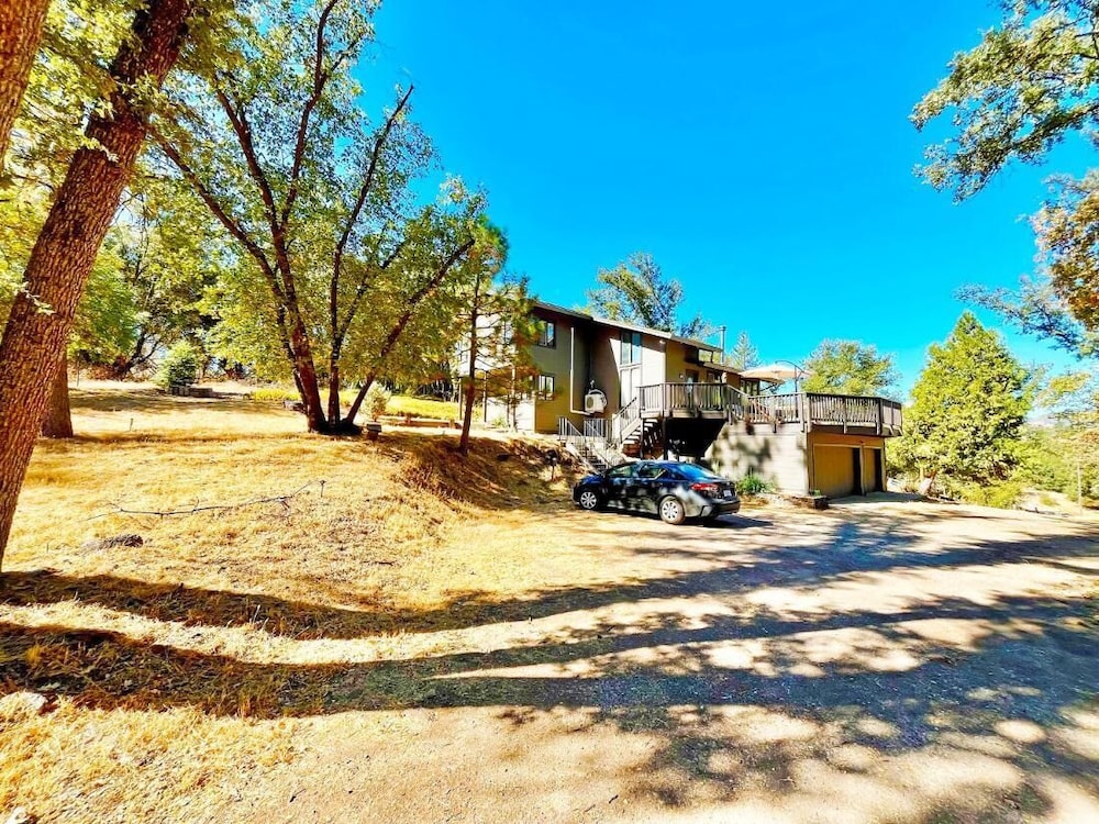 Modern Yosemite Cabin, 15min Bass Lake, Sleeps 8