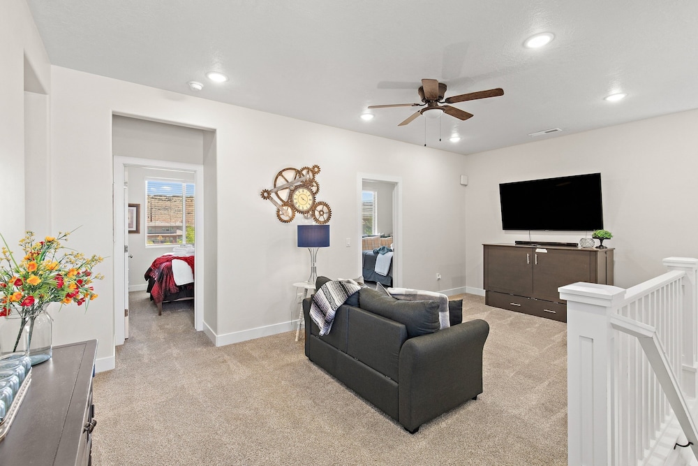 Above Parr - Pet Friendly! 5 Bedroom Home