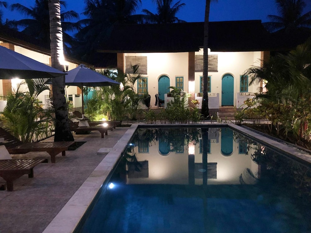 White Coconut Cottage