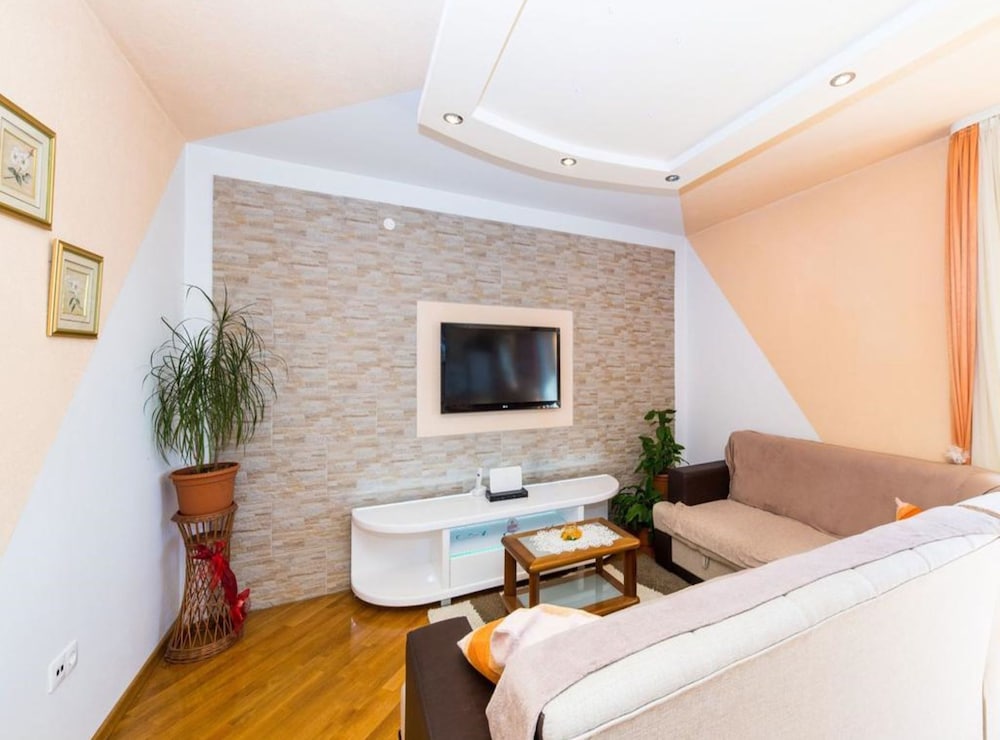 Kastel Luksic Scenic Villa With Pool