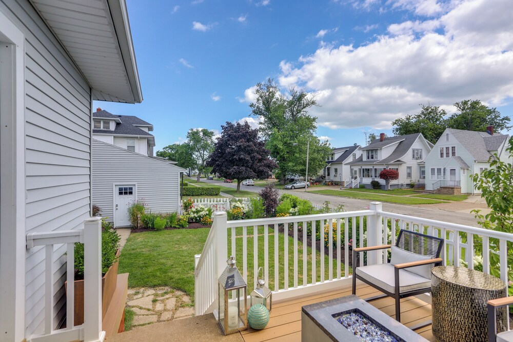 Port Clinton Home w/ Lake View - Walk to Beach! view 4