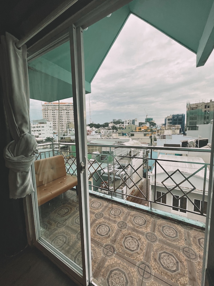 Nha Saigon