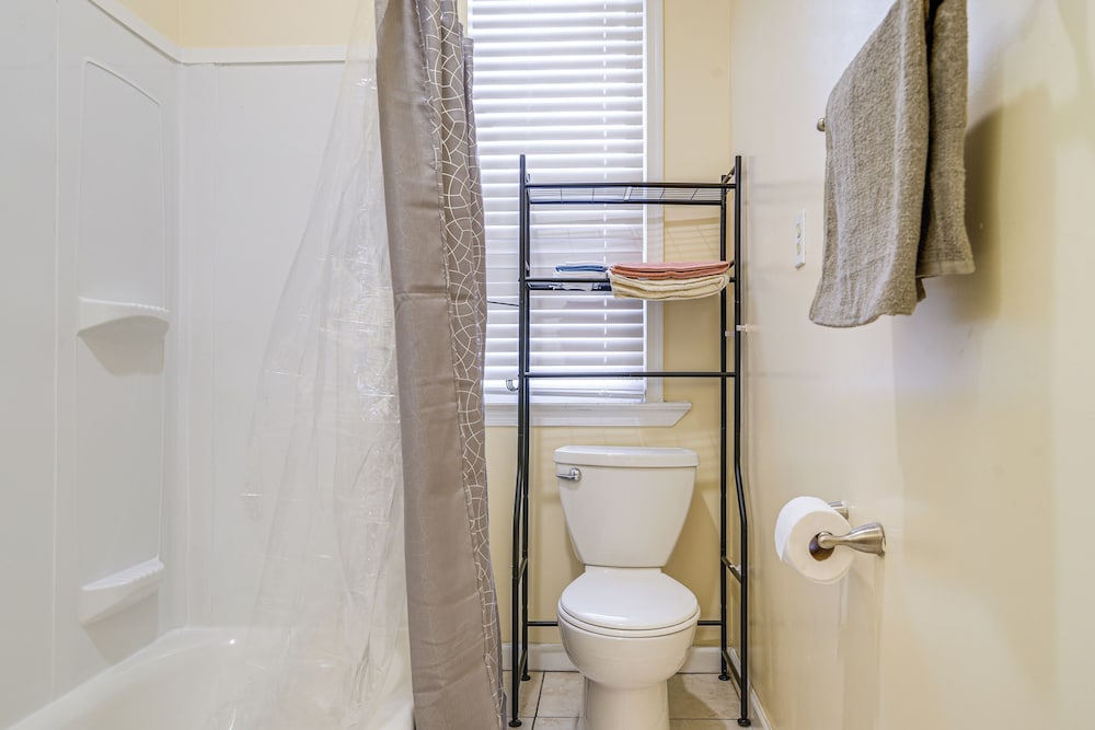 4 Mi to Inner Harbor & Jhu: Baltimore Townhome!