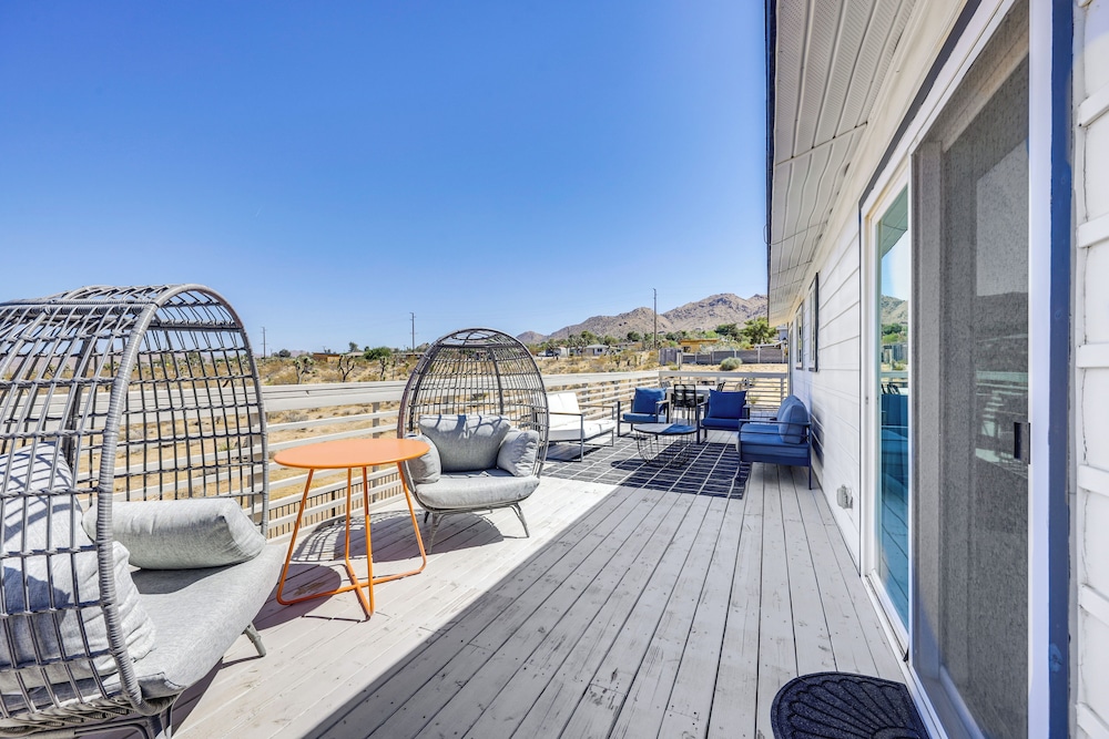 High-desert Home w/ Hot Tub & Cowboy Pool
