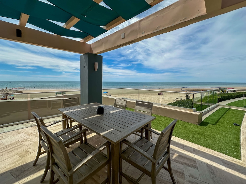 2BR Iconic Oceanfront Escape