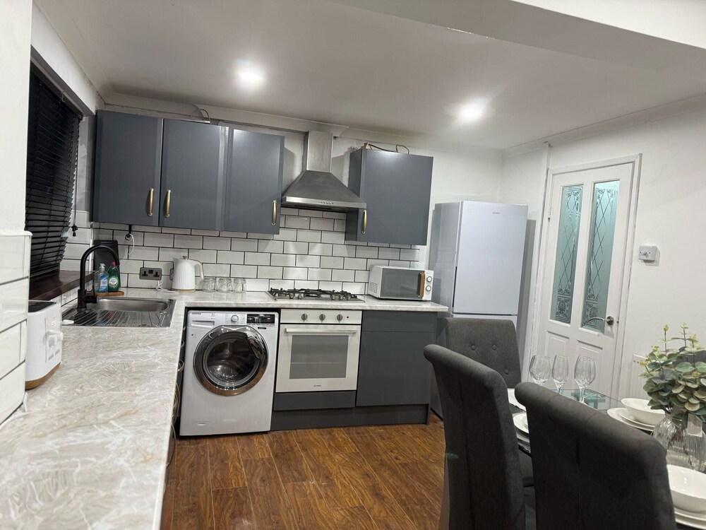 Cozy Retreat in Bridgend With 3 Bedrooms