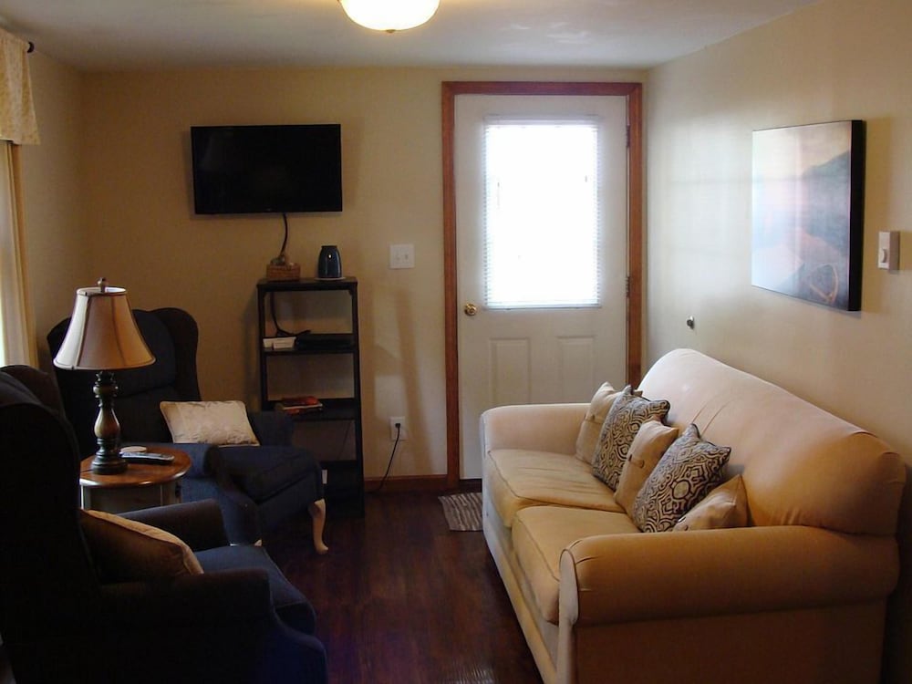 Coldwater Vacations - On Pointe Lakefront Resort - Property Image 6