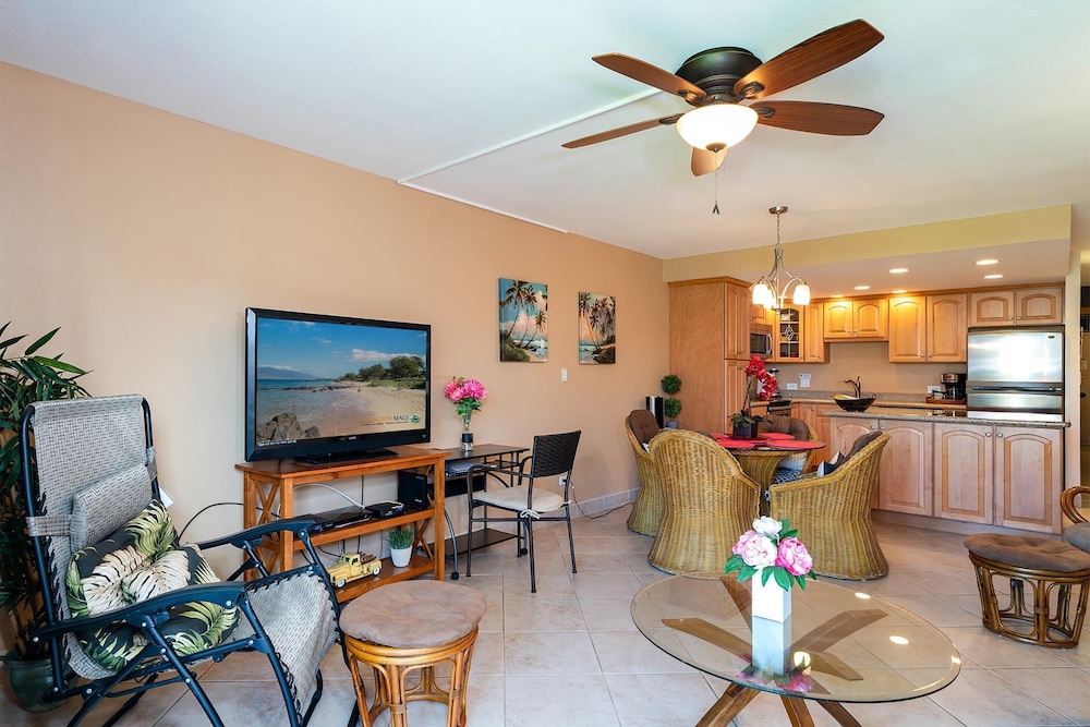 Kamaole Sands 2-204 - Dramatic Ocean and Courtyard Views, 1bd / 2ba, AC, Wi-fi