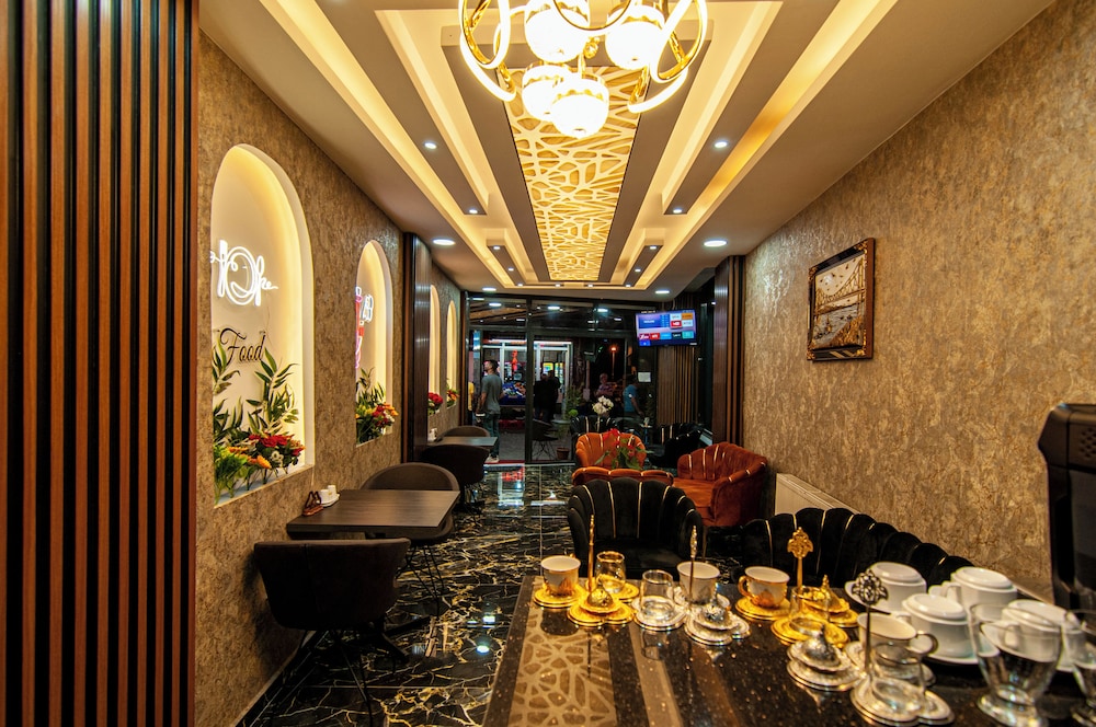 By Historial Hotel - Image 16