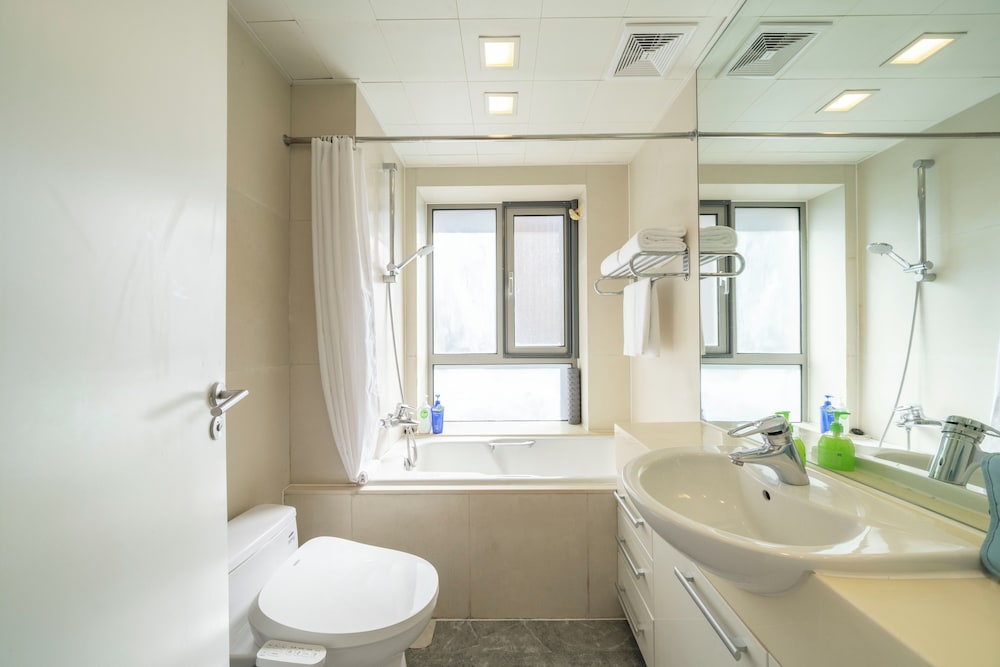 Tyms Luxury 2BR 1BA Apt Xujiahui Shops