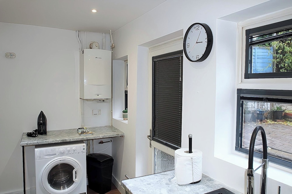2BR House-sleeps 5-parking-contractors & Families